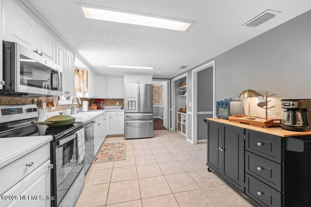 3520 SANDBURG Road, Jacksonville, FL 32277