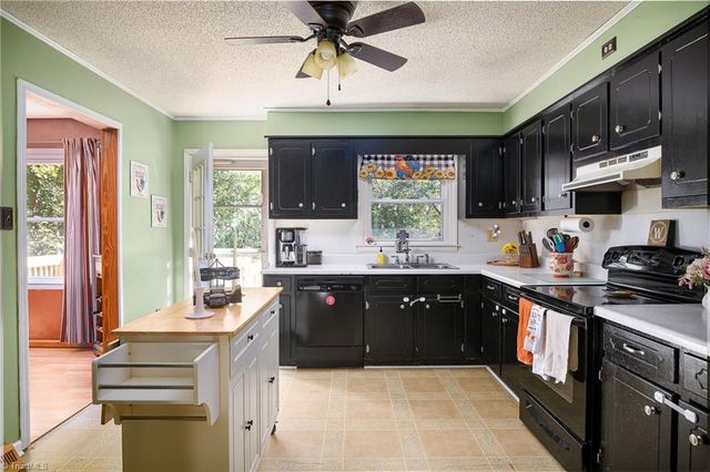 255 Pine Valley Road, Thomasville, NC 27360