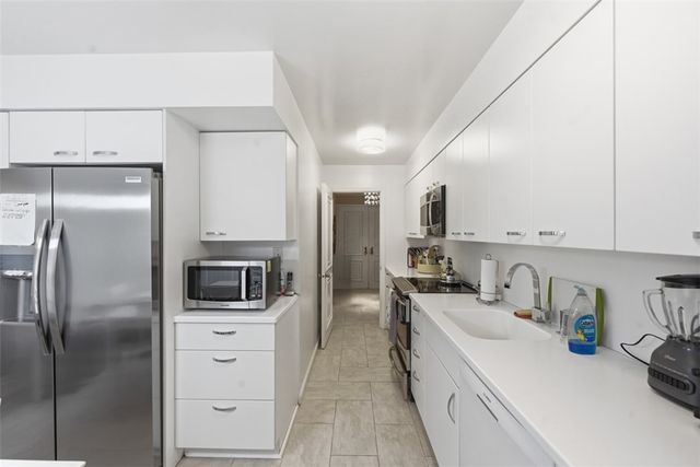220 N Dithridge Street STREET 404, Oakland, PA 15213