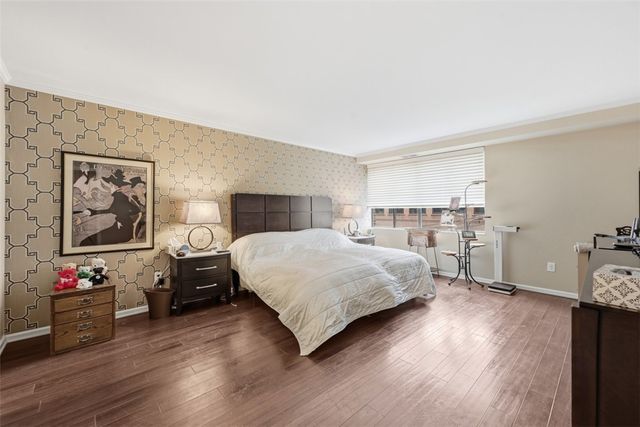 220 N Dithridge Street STREET 404, Oakland, PA 15213