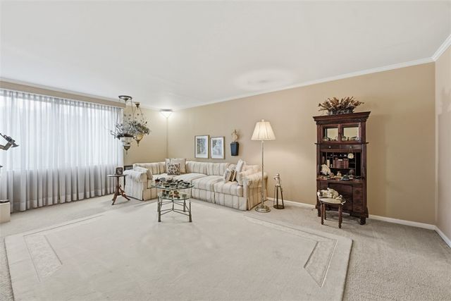 220 N Dithridge Street STREET 404, Oakland, PA 15213