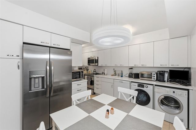 220 N Dithridge Street STREET 404, Oakland, PA 15213
