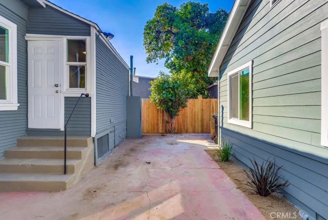 1291 E 40th, Los Angeles, CA 90011