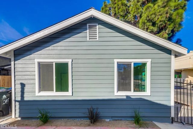 1291 E 40th, Los Angeles, CA 90011