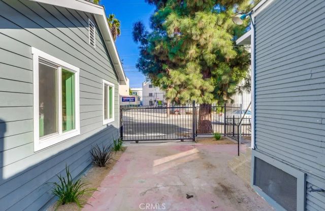 1291 E 40th, Los Angeles, CA 90011