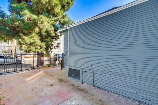 1291 E 40th, Los Angeles, CA 90011