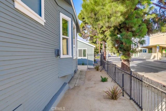 1291 E 40th, Los Angeles, CA 90011