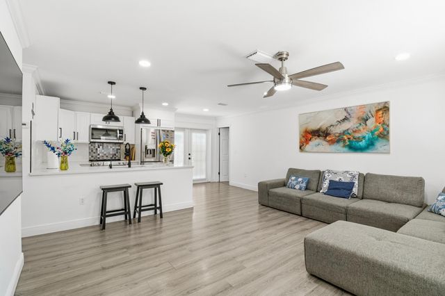 695 Dixie Lane, West Palm Beach, FL 33415