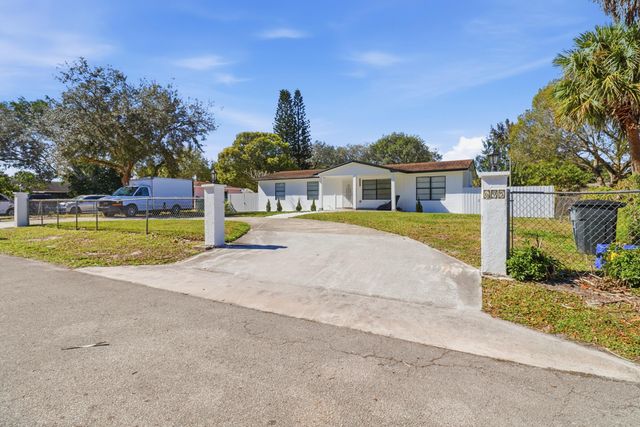 695 Dixie Lane, West Palm Beach, FL 33415