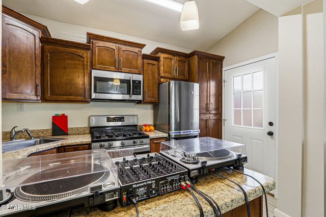 1108 N Virginia Street, El Paso, TX 79902