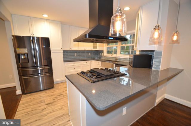 5200 KINGS PARK DR, Springfield, VA 22151