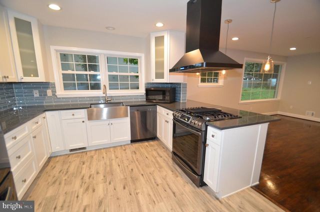 5200 KINGS PARK DR, Springfield, VA 22151