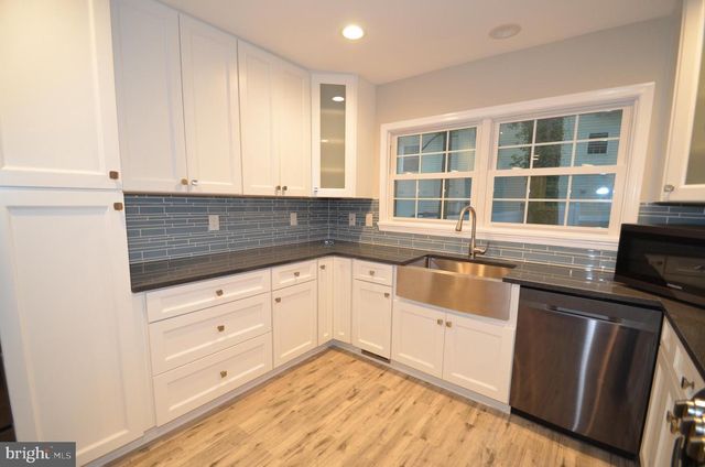 5200 KINGS PARK DR, Springfield, VA 22151