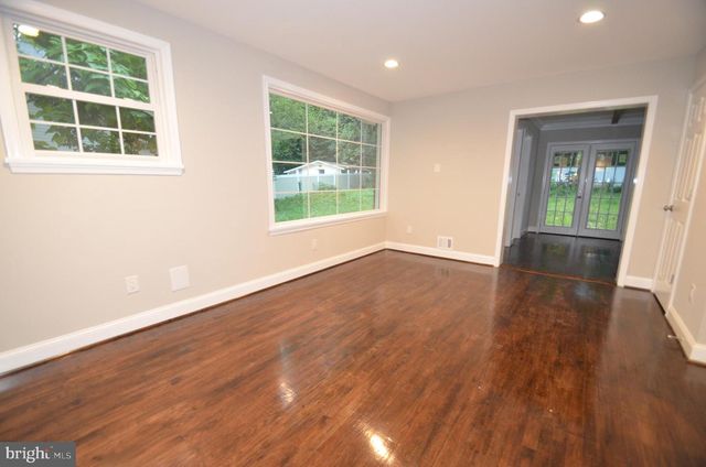 5200 KINGS PARK DR, Springfield, VA 22151