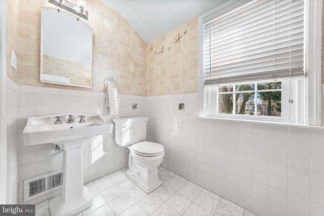 1505 SUNNYHILL LN, Havertown, PA 19083