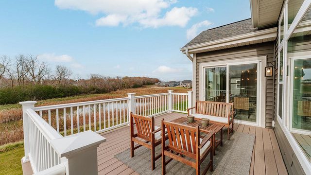 911 Kohlwey DRIVE, Grafton, WI 53024