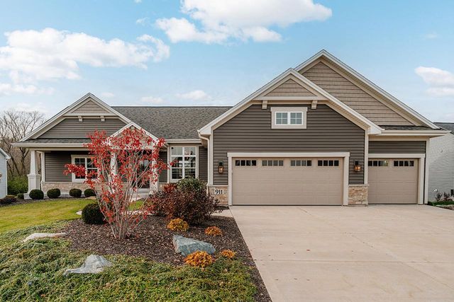 911 Kohlwey DRIVE, Grafton, WI 53024