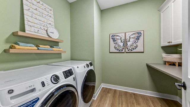 911 Kohlwey DRIVE, Grafton, WI 53024