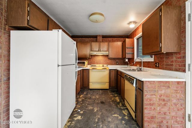 7007 E 16th Avenue, Anchorage, AK 99504