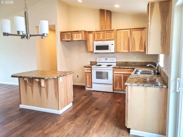 206 Douglas St, Longview, WA 98632