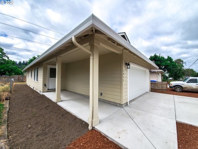 206 Douglas St, Longview, WA 98632