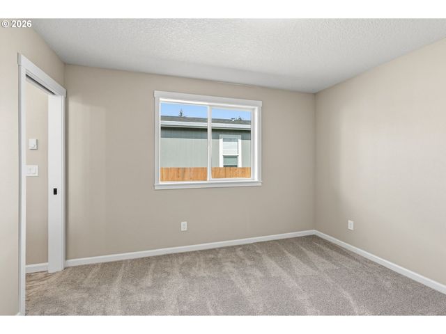 206 Douglas St, Longview, WA 98632