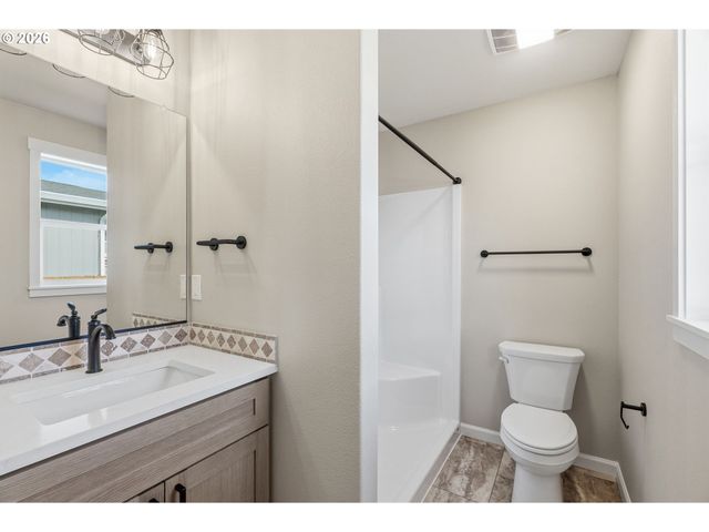 206 Douglas St, Longview, WA 98632