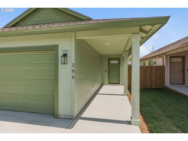 206 Douglas St, Longview, WA 98632