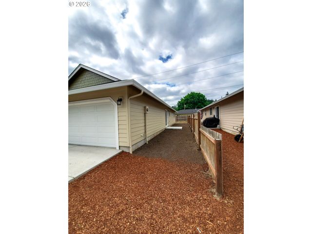 206 Douglas St, Longview, WA 98632