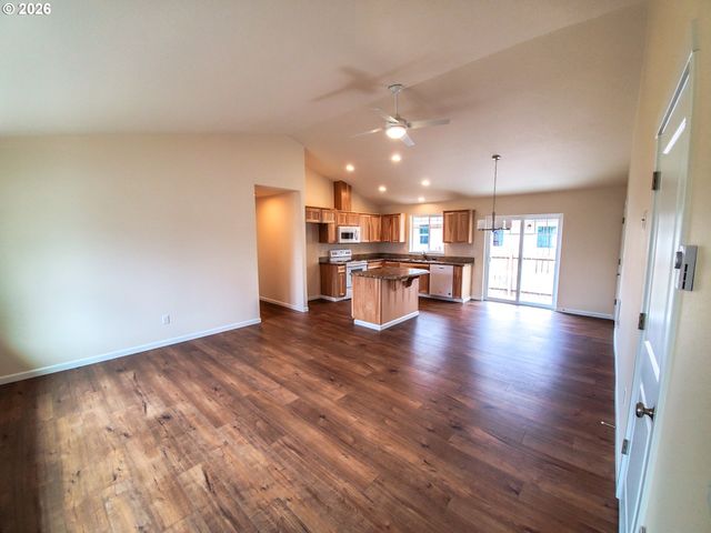 206 Douglas St, Longview, WA 98632