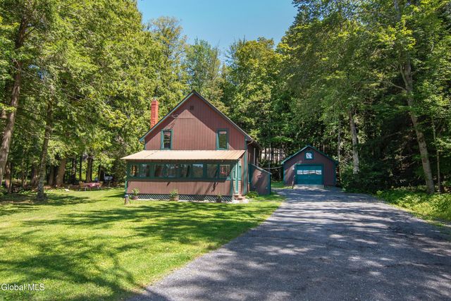 89 Hunt Lake Road, Corinth, NY 12822