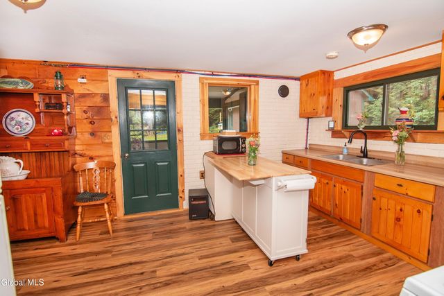 89 Hunt Lake Road, Corinth, NY 12822