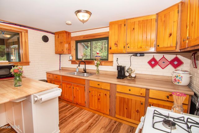 89 Hunt Lake Road, Corinth, NY 12822