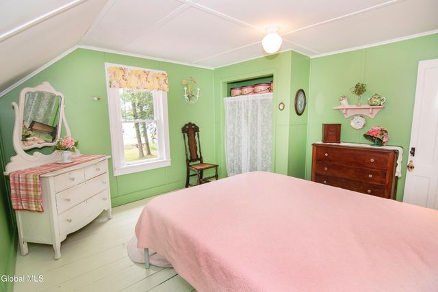 89 Hunt Lake Road, Corinth, NY 12822