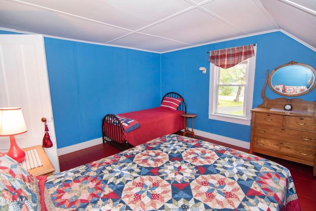 89 Hunt Lake Road, Corinth, NY 12822