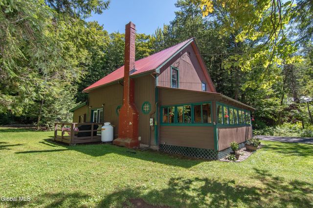 89 Hunt Lake Road, Corinth, NY 12822