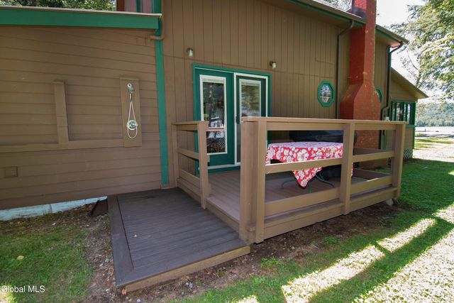 89 Hunt Lake Road, Corinth, NY 12822