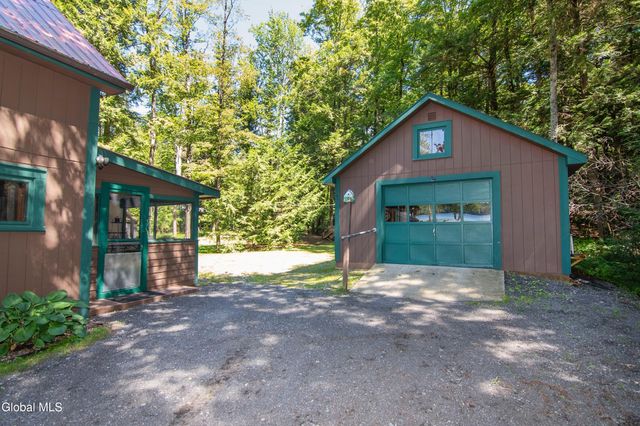 89 Hunt Lake Road, Corinth, NY 12822