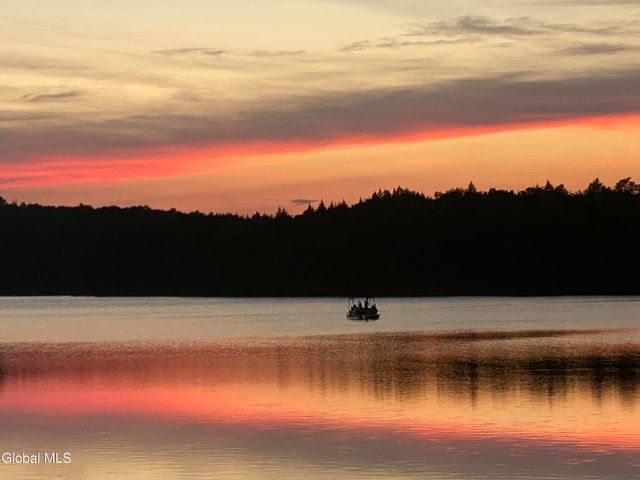 89 Hunt Lake Road, Corinth, NY 12822