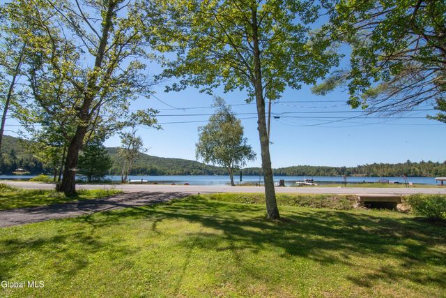 89 Hunt Lake Road, Corinth, NY 12822