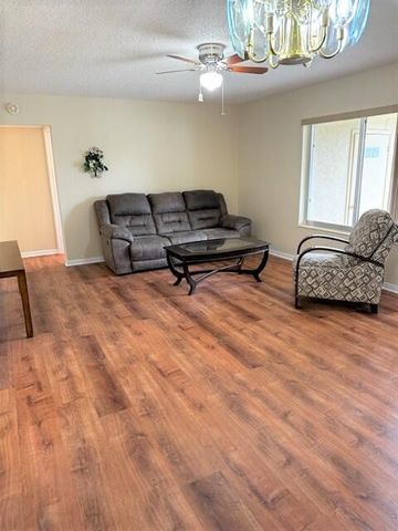 441 Pine Glen Lane D-2, Greenacres, FL 33463