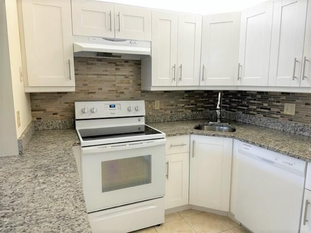 441 Pine Glen Lane D-2, Greenacres, FL 33463