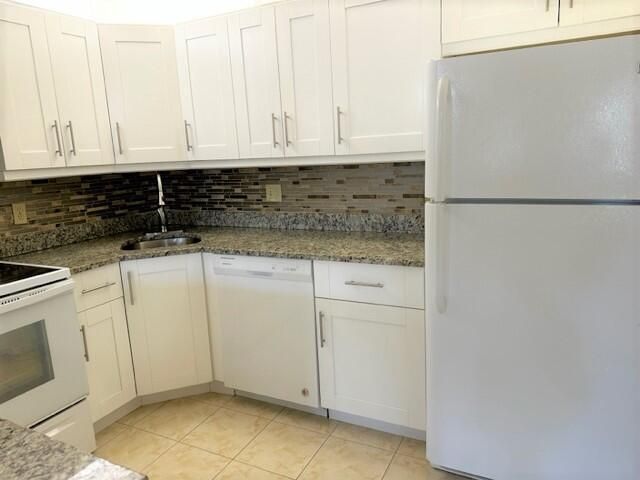441 Pine Glen Lane D-2, Greenacres, FL 33463