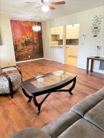 441 Pine Glen Lane D-2, Greenacres, FL 33463