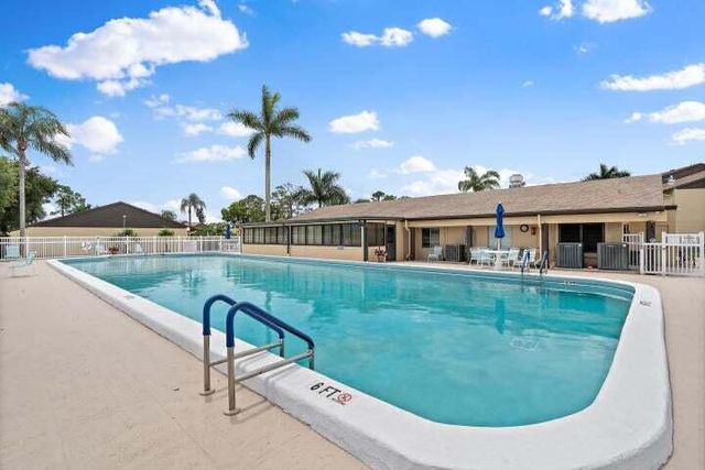 441 Pine Glen Lane D-2, Greenacres, FL 33463