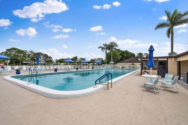 441 Pine Glen Lane D-2, Greenacres, FL 33463