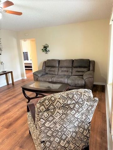 441 Pine Glen Lane D-2, Greenacres, FL 33463