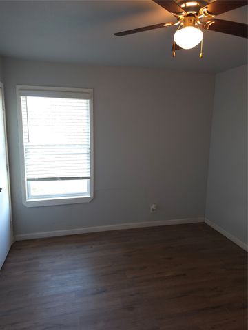 1309 S 6th Street, Bonham, TX 75418