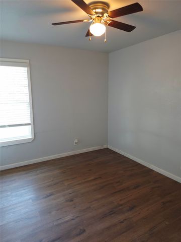 1309 S 6th Street, Bonham, TX 75418
