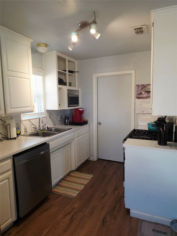 1309 S 6th Street, Bonham, TX 75418